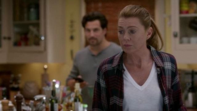 Madewell White V Neck Tee worn by Dr. Meredith Grey (Ellen Pompeo) in Grey's Anatomy Season 16 Episode 01