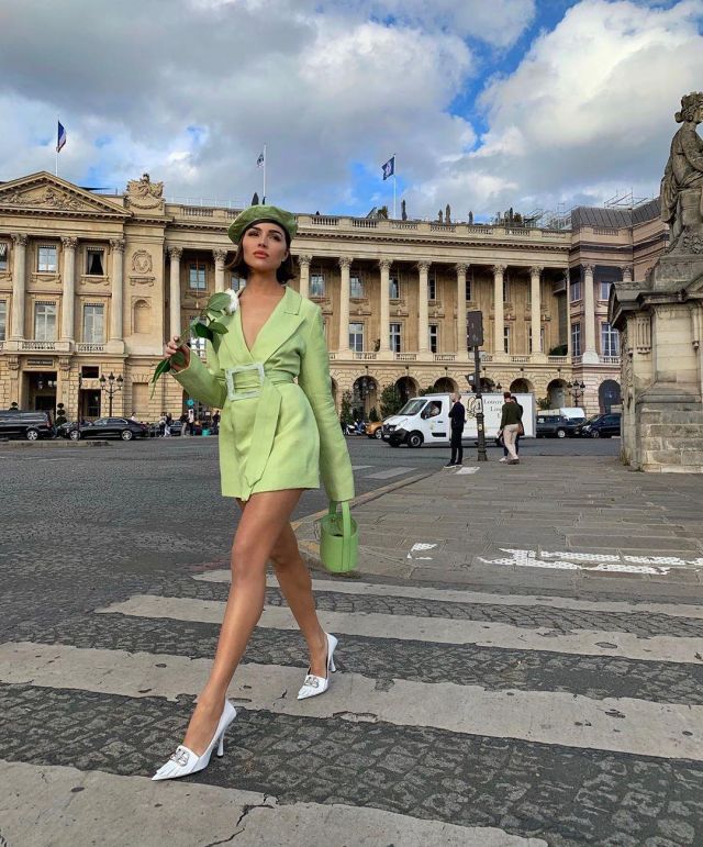 Staud bissett mini lizard effect leather bucket bag worn by Olivia Culpo Mjz Show in Paris September 28, 2019