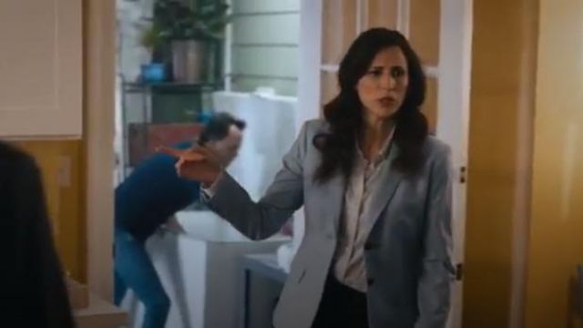 Theory light blue carissa blazer worn by Delia (Michaela Watkins) in The Unicorn Season 1 Episode 1