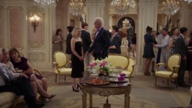 Gianvito rossi black linda mid pumps worn by Eleanor Shellstrop (Kristen Bell) in The Good Place Season 4 Episode 1