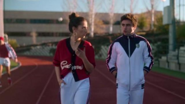Ruben Galarreta red crop top worn by Rebeca (Claudia Salas) in Elite Season 2 Episode 1
