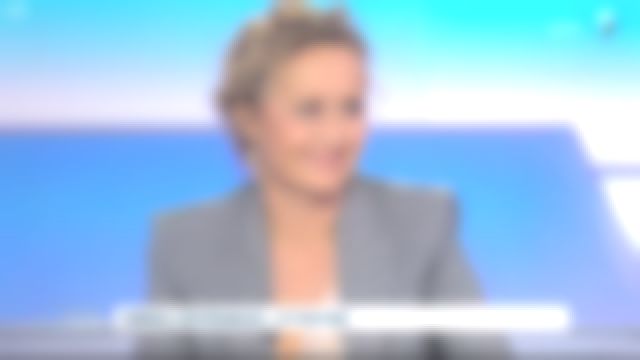 La veste blazer grise à carreaux de Caroline Roux dans C dans l'air le 30.09.2019