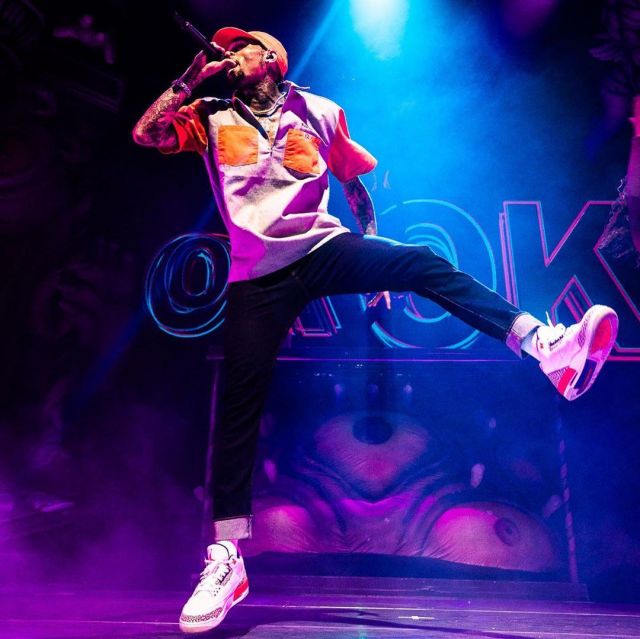 The Sneakers Jordan 3 Retro Knicks Chris Brown account on the Instagram of @chrisbrownofficial