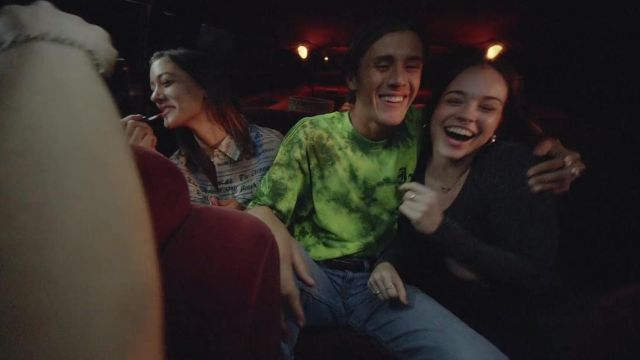 Sudadera Corbata y Tinte vert de Charlie Puth dans Charlie Puth - Madre [Video Oficial]
