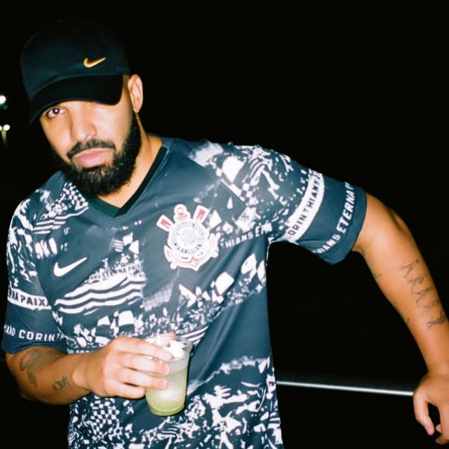 Black Nike Swoosh Cap of Drake on the 