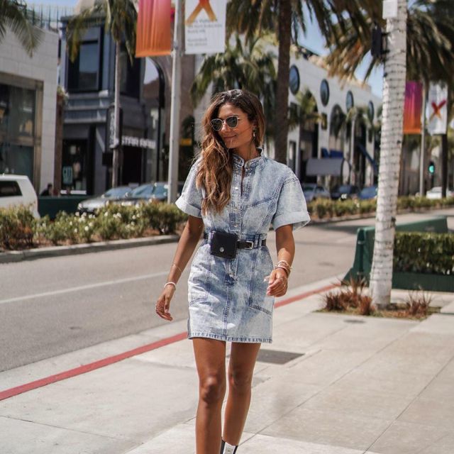 La robe en jean délavée à l’acide  portée par Federica   sur le compte Instagram de @junesixtyfive 