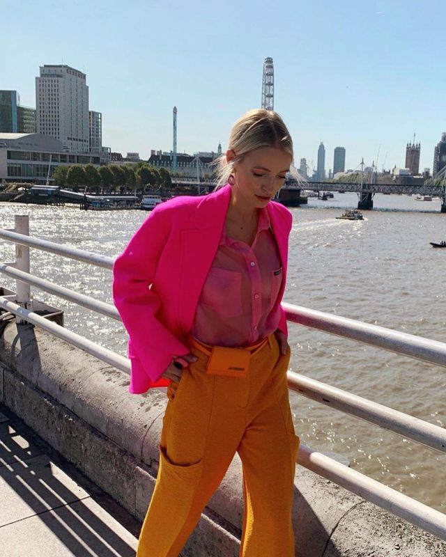 Jacuemus Orange Pant usado por Leonie Hanne en la cuenta de Instagram @leoniehanne en Londres 7 de octubre de 2019