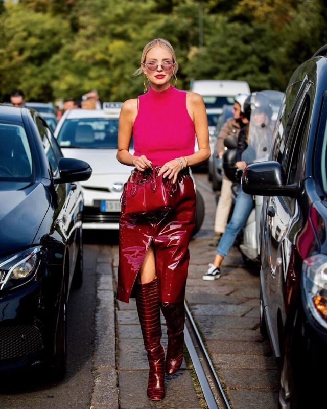 Tod's red leather skirt worn by Leonie Hanne on the Instagram account @leoniehanne September 28, 2019