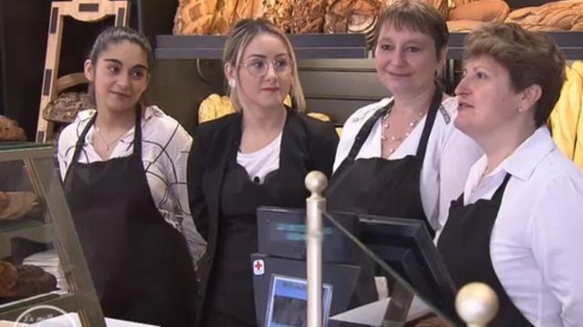 La chemise a carreaux noire et blanche que porte une candidate dans La meilleure boulangerie de France journée 3 Hauts-de-France