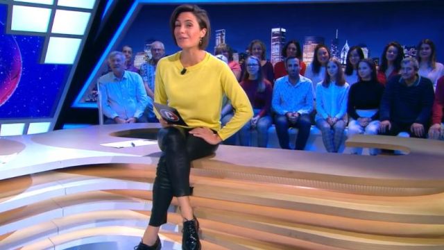The sweater yellow, round collar merino wool cashmere Alessandra Sublet's in It is Canteloup the 10.10.2019