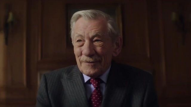 The red tie with polka dots of Roy Courtnay (Ian McKellen) in The Art of the lie