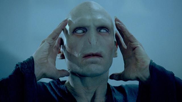 The replica of the mark of Lord Voldemort (Ralph Fiennes) in Harry Potter and the Deathly hallows - part 2