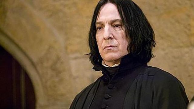 Le costume de Severus Rogue (Alan Rickman) dans Harry Potter à l'école des sorciers