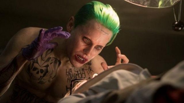 La réplique des tatouages portés par The Joker (Jared Leto) dans Suicide Squad