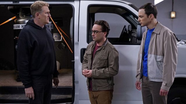 La veste beige portée par Sheldon Cooper (Jim Parsons) dans la série The Big Bang Theory (S09E06)