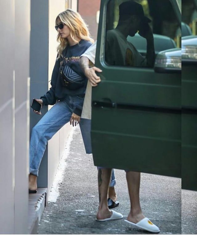Ksubi kendall jenner playback skream trashed flash jeans worn by Hailey Baldwin Beverly Hills October 14, 2019