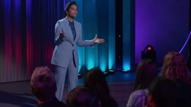 Argent classique femmes blazers porté par Lilly Singh sur Un Peu de Retard avec Lilly Singh 09 octobre 2019