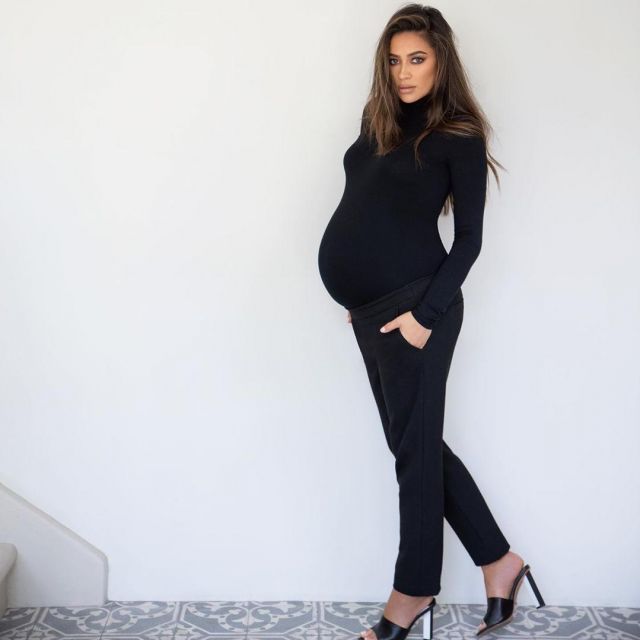 the mules with heels, worn by Shay Mitchell on the account Instagram of @shaymitchell 