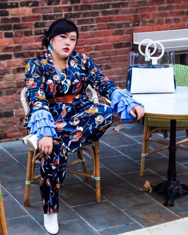 Amende et de Sable de Velours Fleurs Bleu Blazer de Scarlett Hao sur l'Instagram account @scarletthalo_
