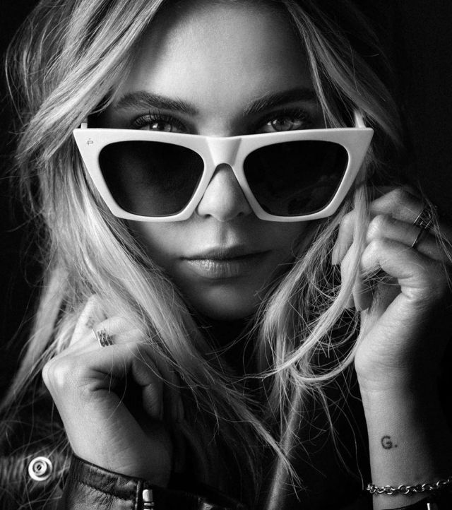 Sunglasses Private Revaux of Ashley Benson on the account Instagram of @ashleybenson