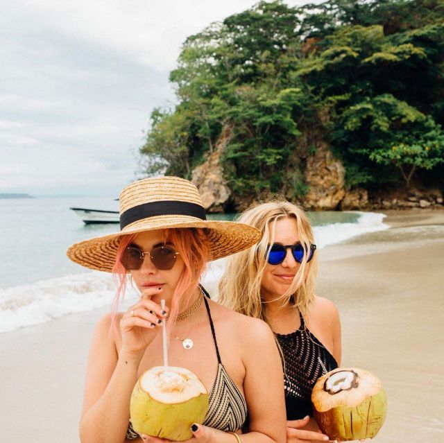 Hat boater straw of Ashley Benson on the account Instagram of @ashleybenson