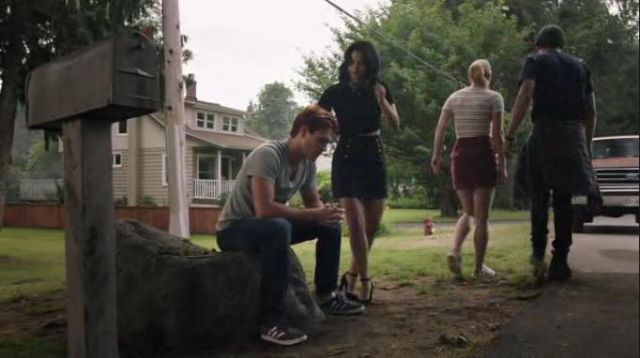 Black velvet heels worn by Veronica Lodge (Camila Mendes) in Riverdale Season 4 Episode 1