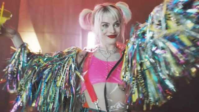 The shoulder straps orange Harley Quinn (Margot Robbie) in Birds of Prey (And the Fantabuleuse history of Harley Quinn)