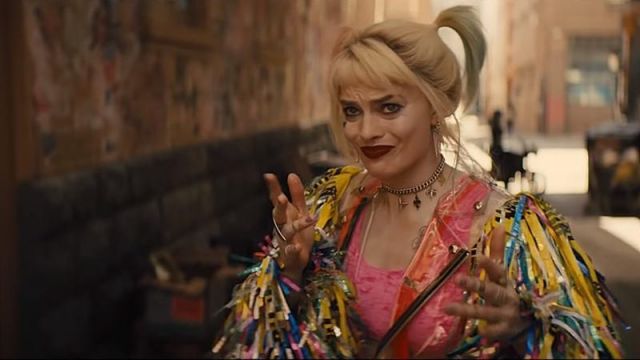 Holding the bright fringes and Harley Quinn (Margot Robbie) in Birds of Prey (And the Fantabuleuse history of Harley Quinn)
