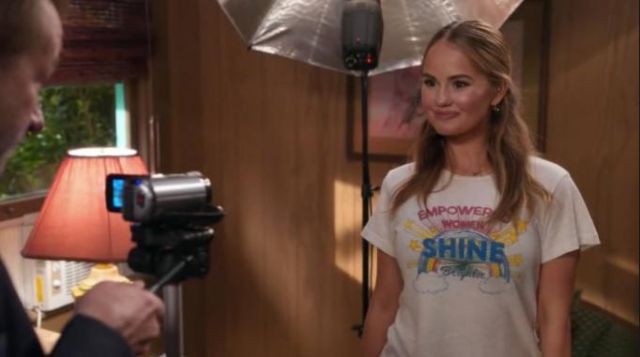 Re/Done white classic shine graphic t-shirt worn by Patty Bladell (Debby Ryan) in Insatiable Season 2 Episode 10
