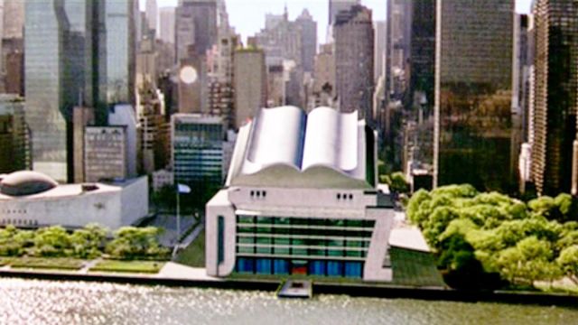 Antiguo edificio CGI en Nueva York como El Centro Derek Zoolander para Niños de Derek Zoolander (Ben Stiller) en Zoolander