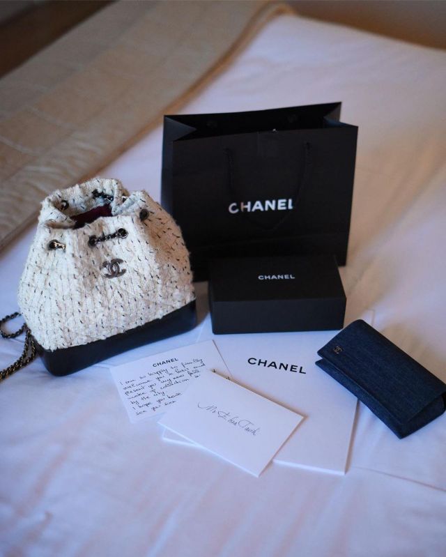 Chanel Pic­co­lo White Bag of Elisa Taviti on the Instagram account @elisataviti