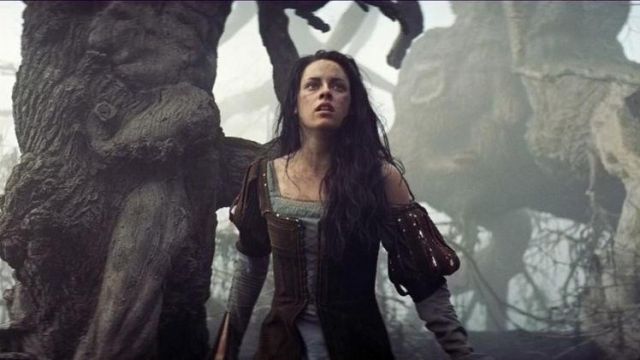 The dress of Snow White (Kristen Stewart) in Snow White and the Huntsman