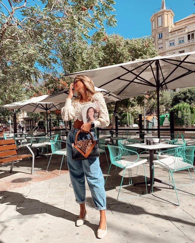 Light Blue High Waist Jeans of Maria Tavera on the Instagram account @mariatavera