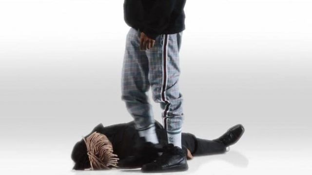 Noir Nike baskets portées par XXXTentacion comme on le voit dans son Triste clip vidéo