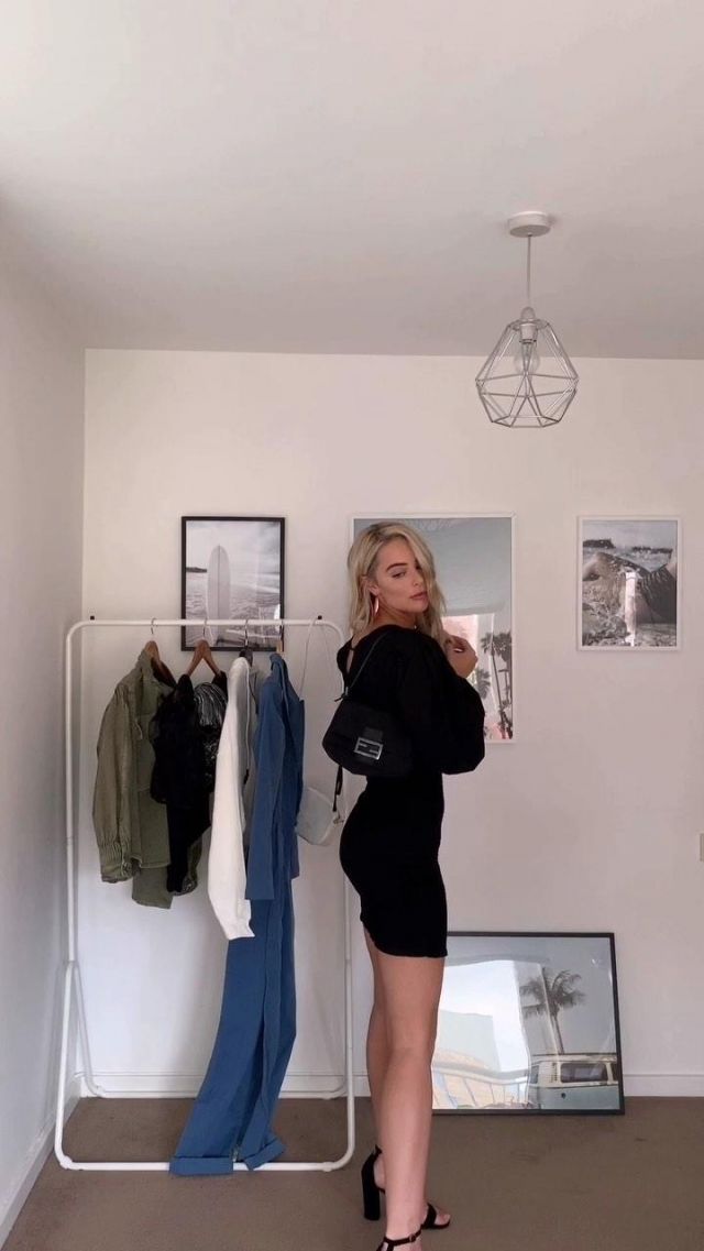 Noir Robe boule porté par Lauren Noir sur Instagram account @imlaurenblack