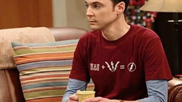 T-shirt red costume flash Sheldon Cooper (Jim Parsons) in The Big Bang Theory (S04E06)