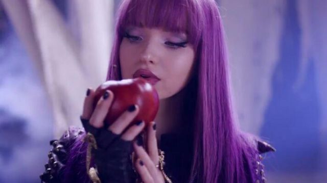 The wig rose of Mal (Dove Cameron) in the Descendants 2