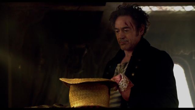 Straw hat Robert Downey Jr. in DOLITTLE Trailer (2020) 