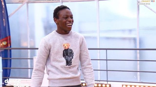 The sweatshirt teddy bear of Azize Diabaté Abdoulaye in Dancing with the Stars