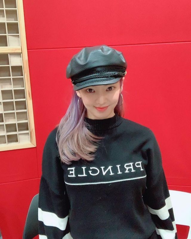 Fine knit Pringle Sweater of Hyoyeon on the Instagram account @hyoyeon_x_x