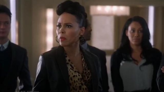 Cushnie Leopard-Print Blouson-Style Bodice usado por Tegan Price (Amirah Vann) en How to Get Away with Murder Temporada 6 Episodio 3