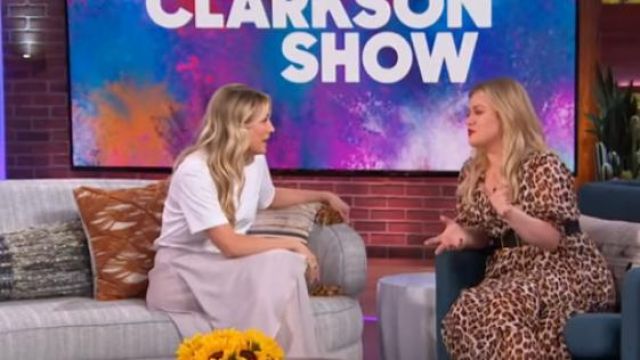 Vika gazinskaya Draped Pol­ka-Dot crepe mi­di skirt worn by Kaley Cuoco on The Kelly Clarkson Show October 16, 2019