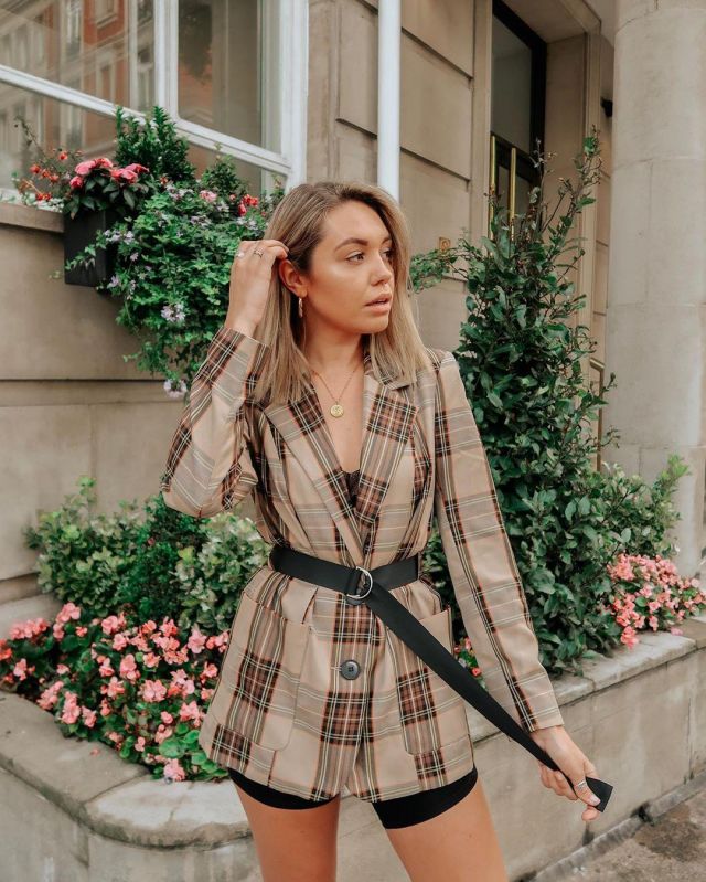 Brown Check Coat of Lauren Louise on the Instagram account @laaurenlouisee