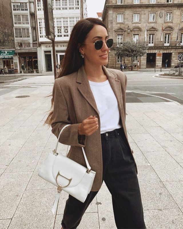 Wool blaz­er worn by Ana Rey on her Instagram account @dorytrendy | Spotern