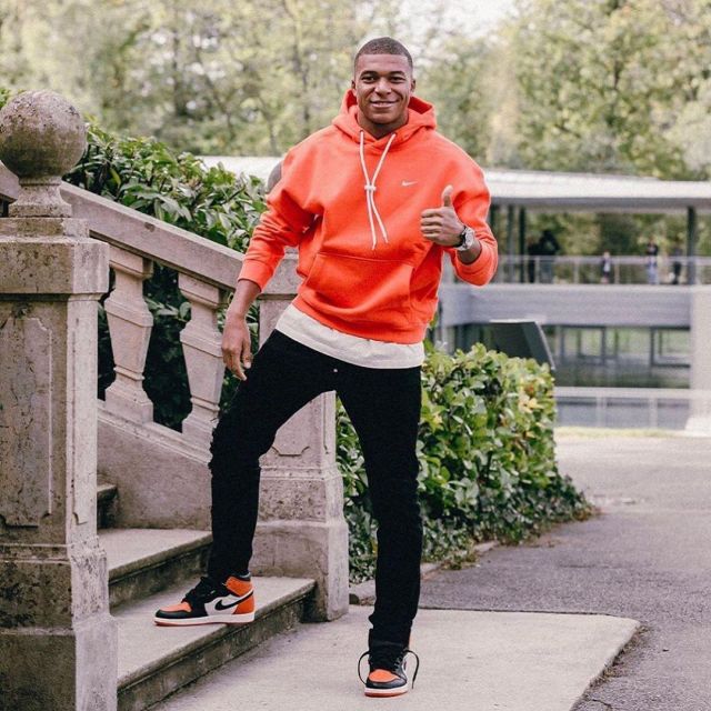 Sweatshirt Nike hoody colour orange worn by Kylian Mbappe on his account Instagram @k. mbappe
