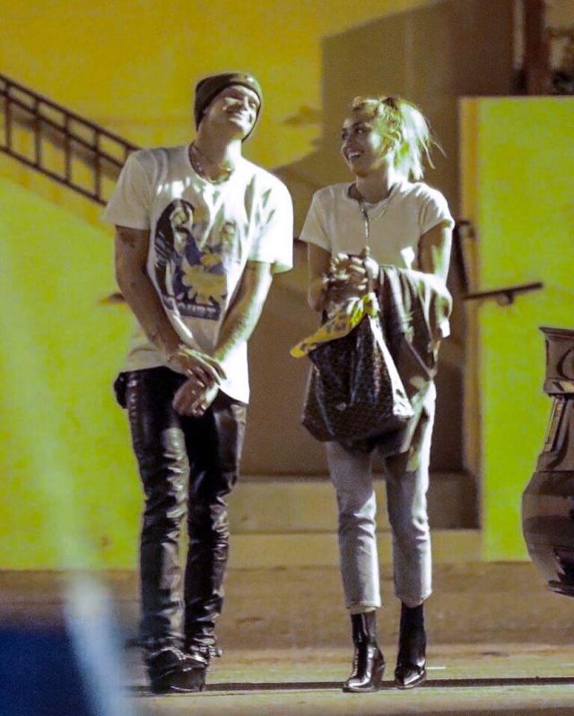 Goyard saint louis tote goyardine PM noir porté par Miley Cyrus Avec Cody Simpson 18 octobre 2019