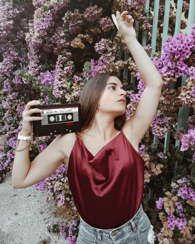 Satin oversized cami tank top red of Ilaria Nicotra on the Instagram account @ilary_nicotra