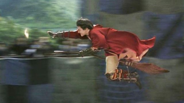 The nimbus 2000 of Harry Potter (Daniel Radcliffe) in Harry Potter and the sorcerer's stone
