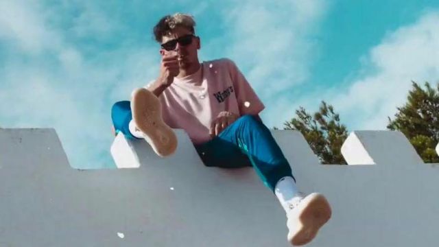 Las gafas negras que lleva PRIME en su clip HIWIGO