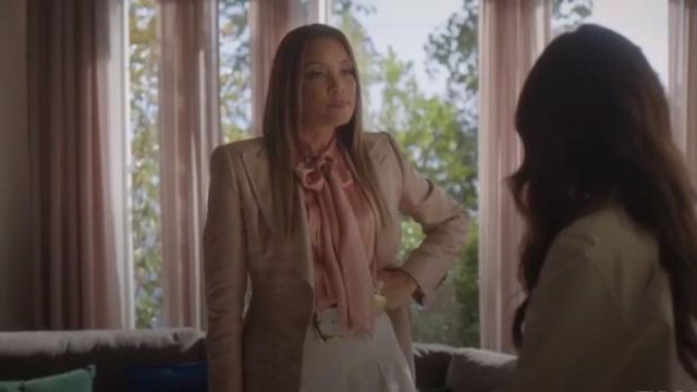 Cravate rose-cou Satin Shirt porté par Dominique Deveraux (Michael Michele) dans la Dynastie Saison 3 Épisode 2